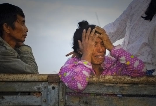 A woman weeps as villagers flee Nam Lim Pa IDP camp, which became unsafe to stay at when Burma Army troops entered the camp.