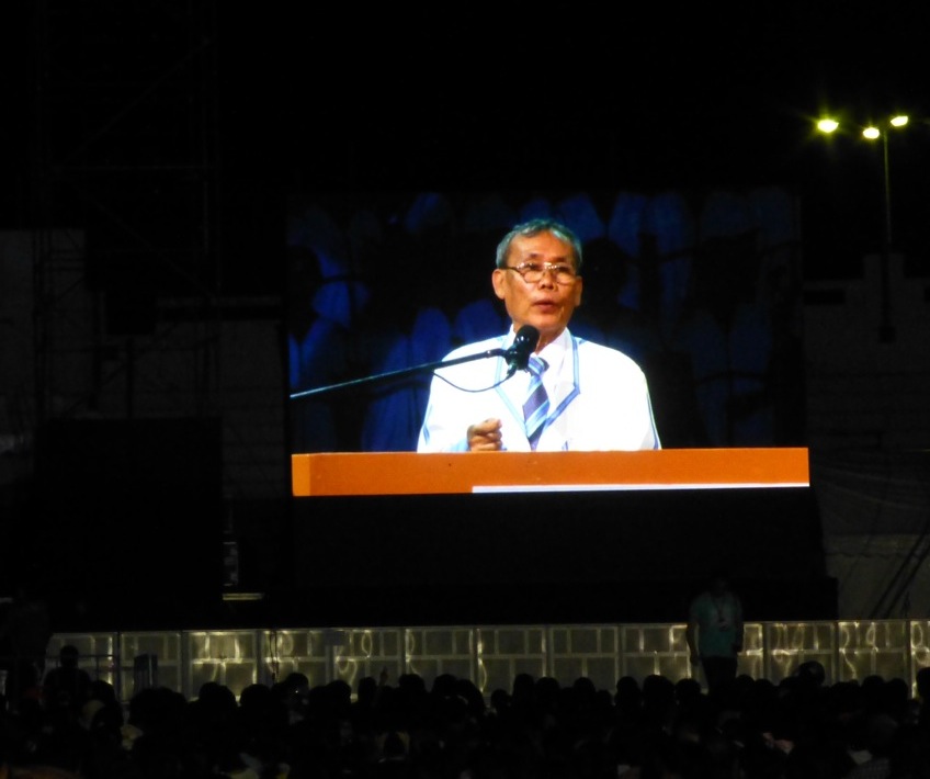 Dr, Simon shares God’s love to the world at the Franklin Graham Gospel Festival