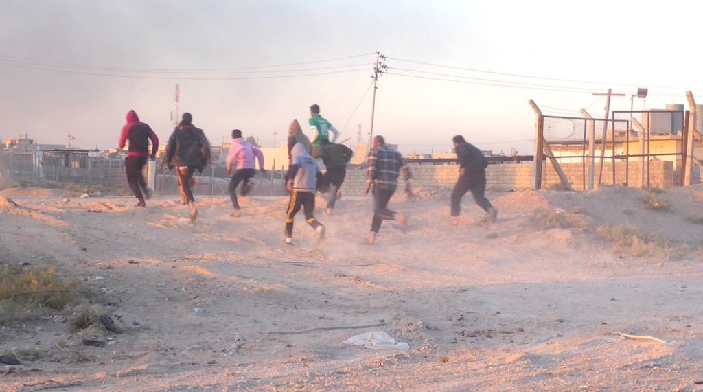 People running from ISIS snipers. Photo: FBR.