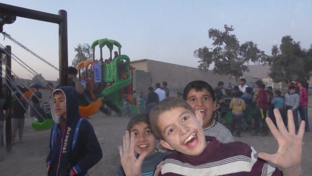Smiles in the midst of conflict. Photo: FBR.